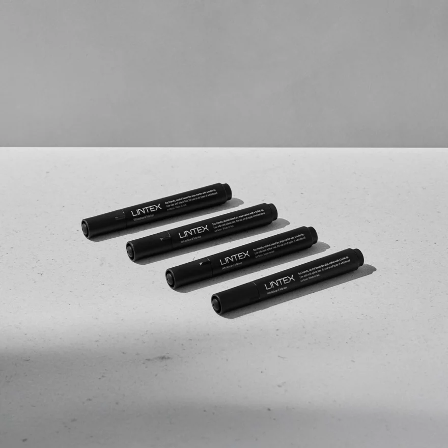4 feutres noirs effaçables pour tableaux