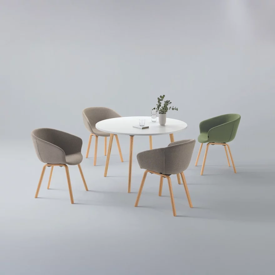 Chaise Stay avec piétement bois de hêtre et assise tissu